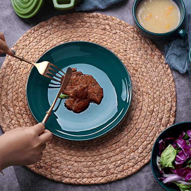 럭셔리 식기류 골드 그린 플레이트 세트 식기 도자기 해피 싱글 디너 세트 호텔 용 광택 세라믹 석기 그릇