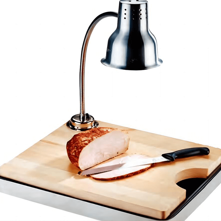 나무 쟁반을 가진 음식 온난한 빛