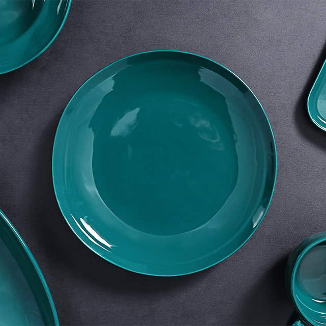 럭셔리 식기류 골드 그린 플레이트 세트 식기 도자기 해피 싱글 디너 세트 호텔 용 광택 세라믹 석기 그릇