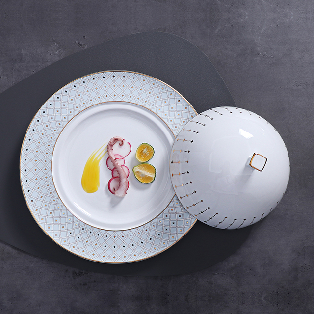 미쉐린 레스토랑 식기류 본 차이나 스카이 라이트 블루 디너 플레이트 호텔용 골드 림 스팟 식기