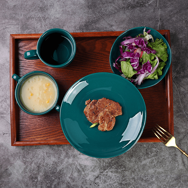 럭셔리 식기류 골드 그린 플레이트 세트 식기 도자기 해피 싱글 디너 세트 호텔 용 광택 세라믹 석기 그릇