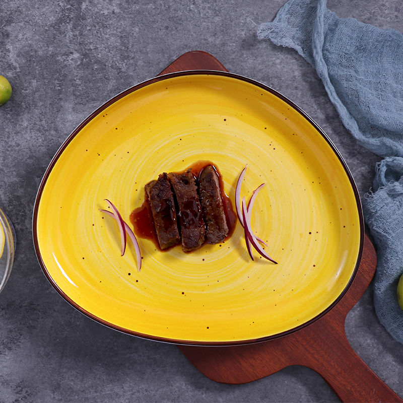 호텔 식사를 위해 놓이는 사기그릇 저녁식사 세트 황색에 의하여 주문을 받아서 만들어지는 식기 세라믹 판